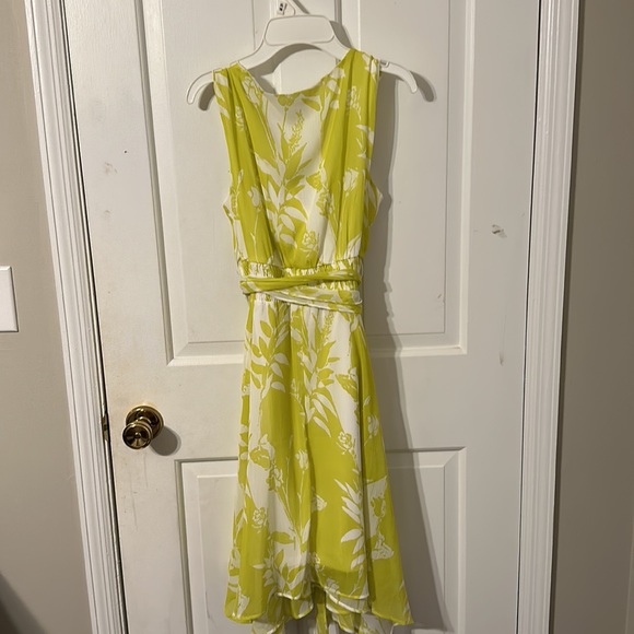 Light Yellow and White Dress - Picture 2 of 3